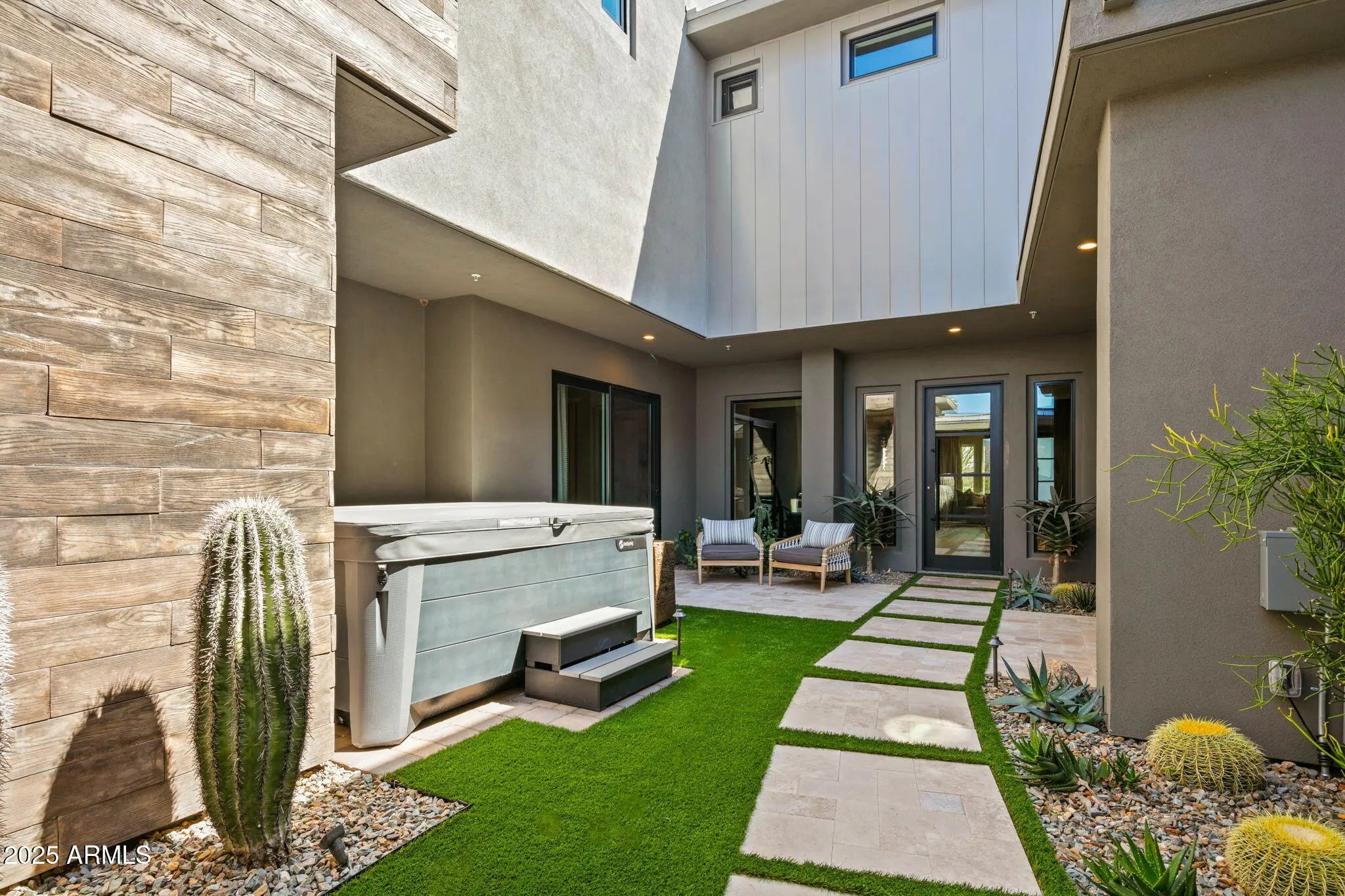 Photo of Listing #6917297