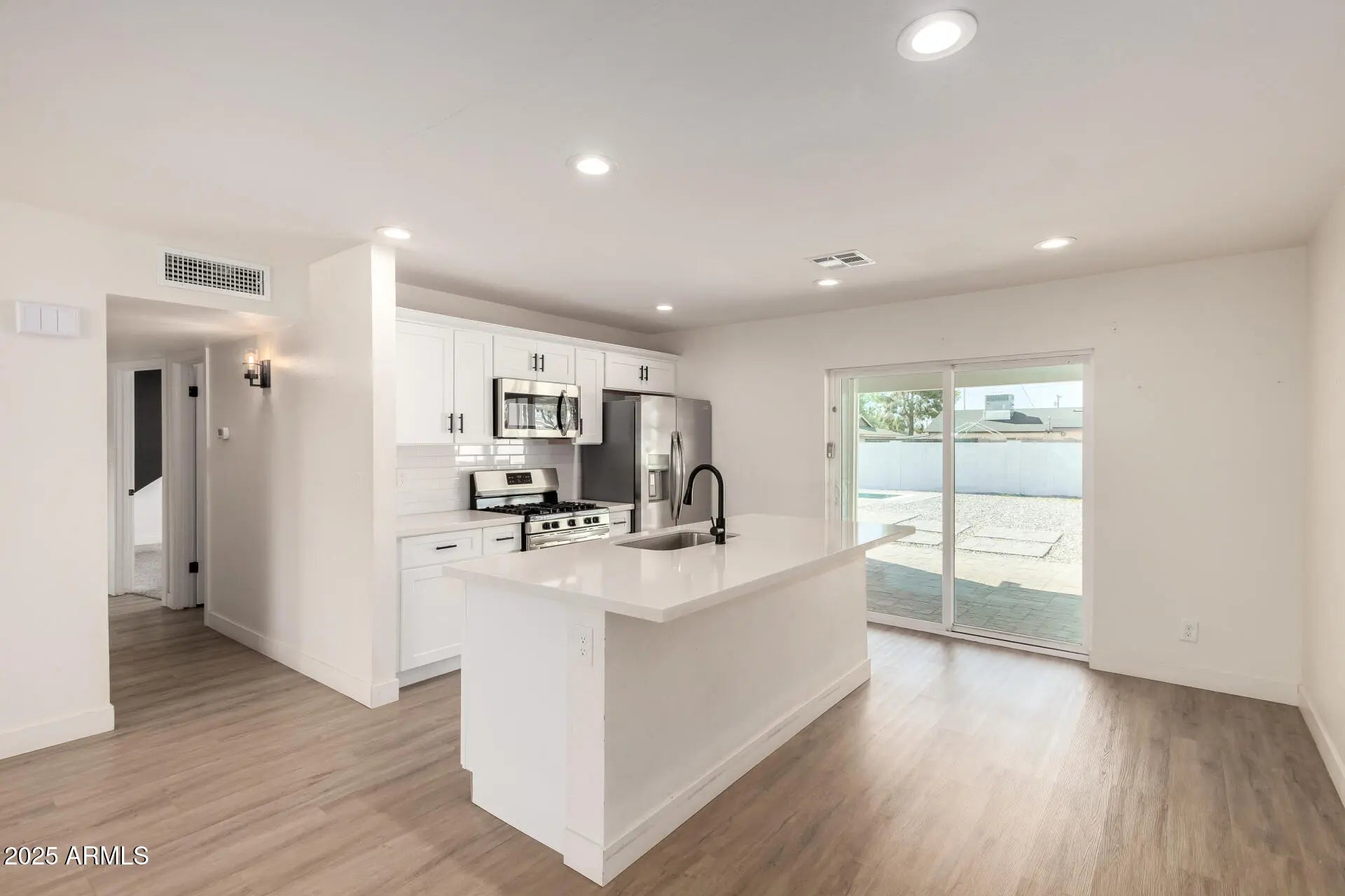 Photo of Listing #6916989