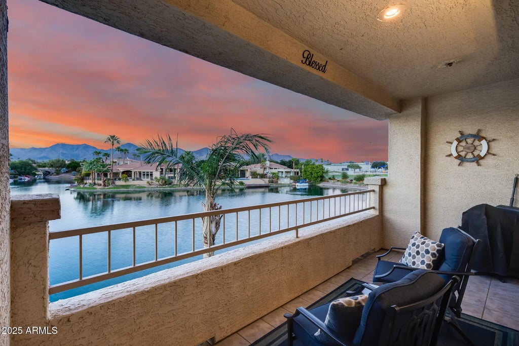 10080 E Mountainview Lake Drive (unit 238), Scottsdale