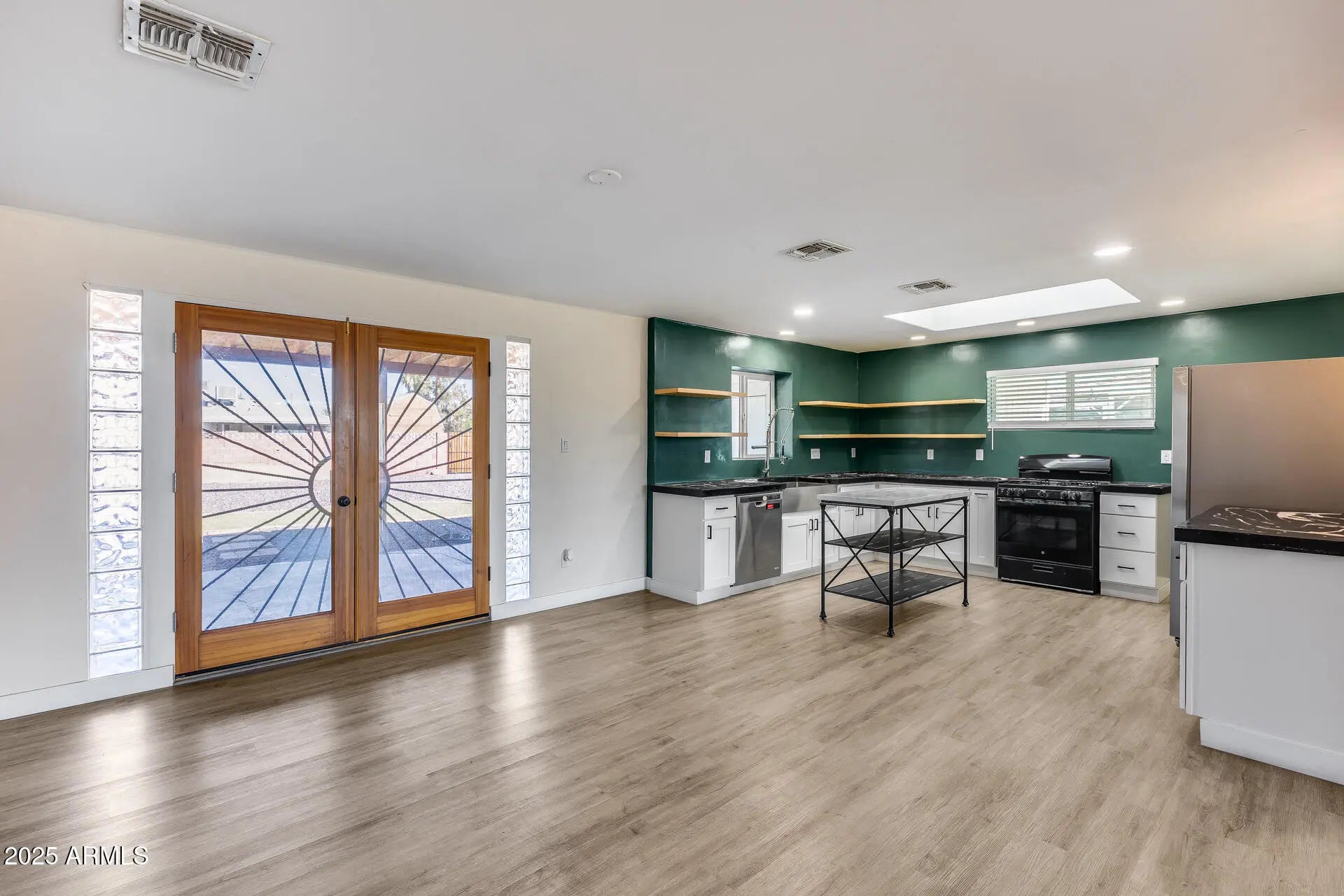 Photo of Listing #6928466