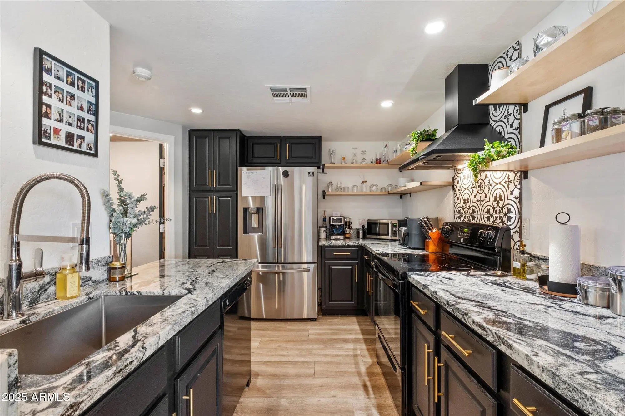 Photo of Listing #6917325