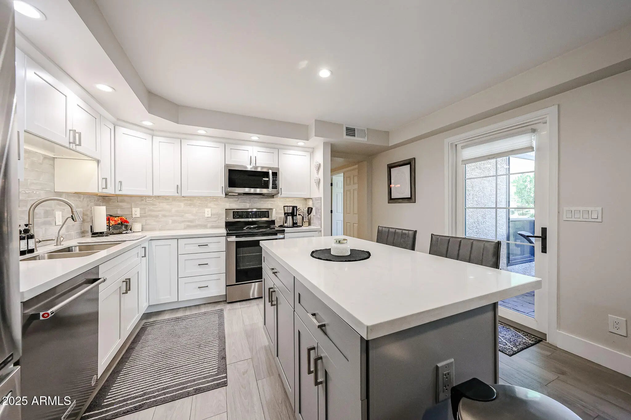 Photo of Listing #6917433