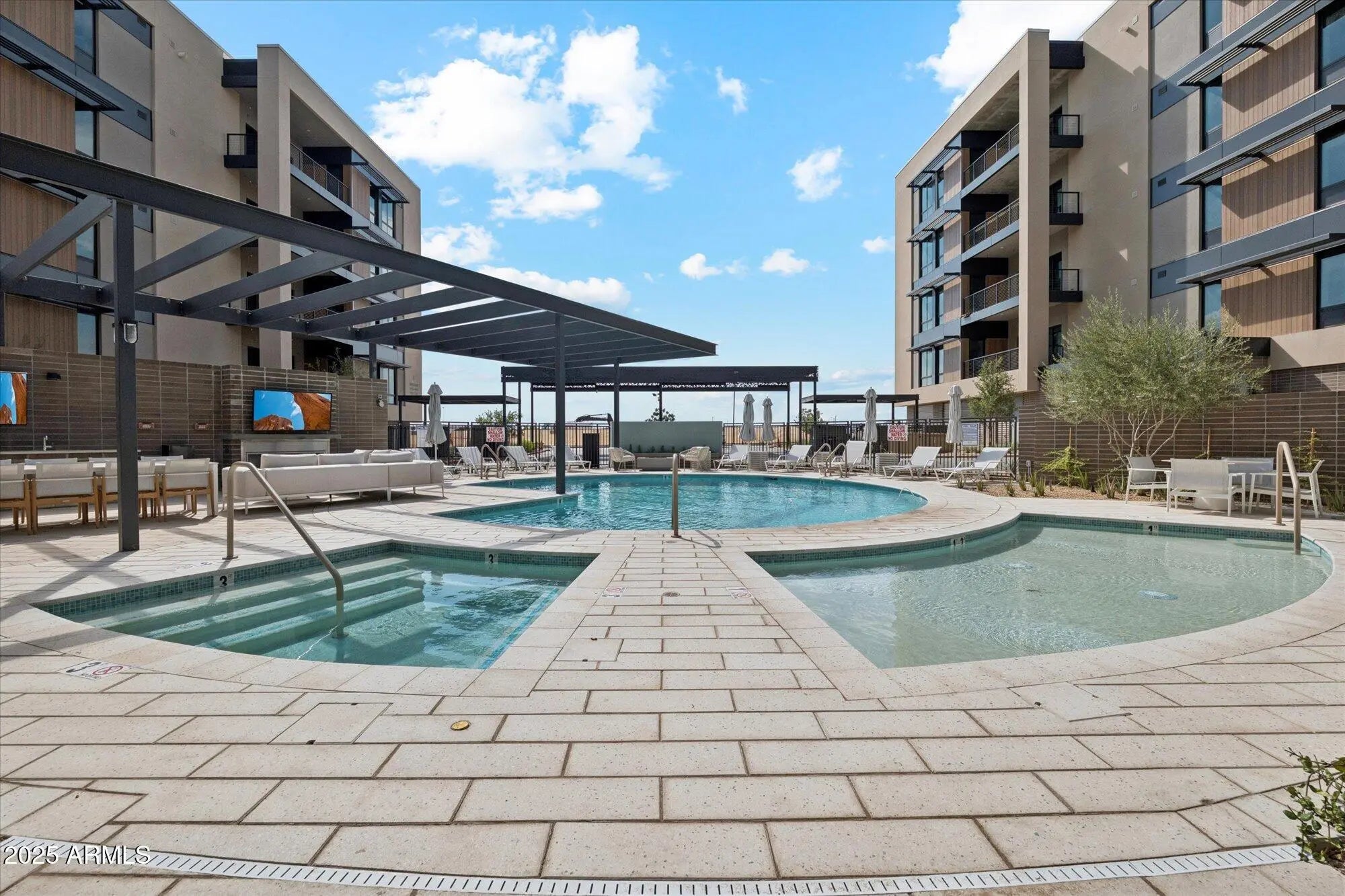 Photo of Listing #6919927