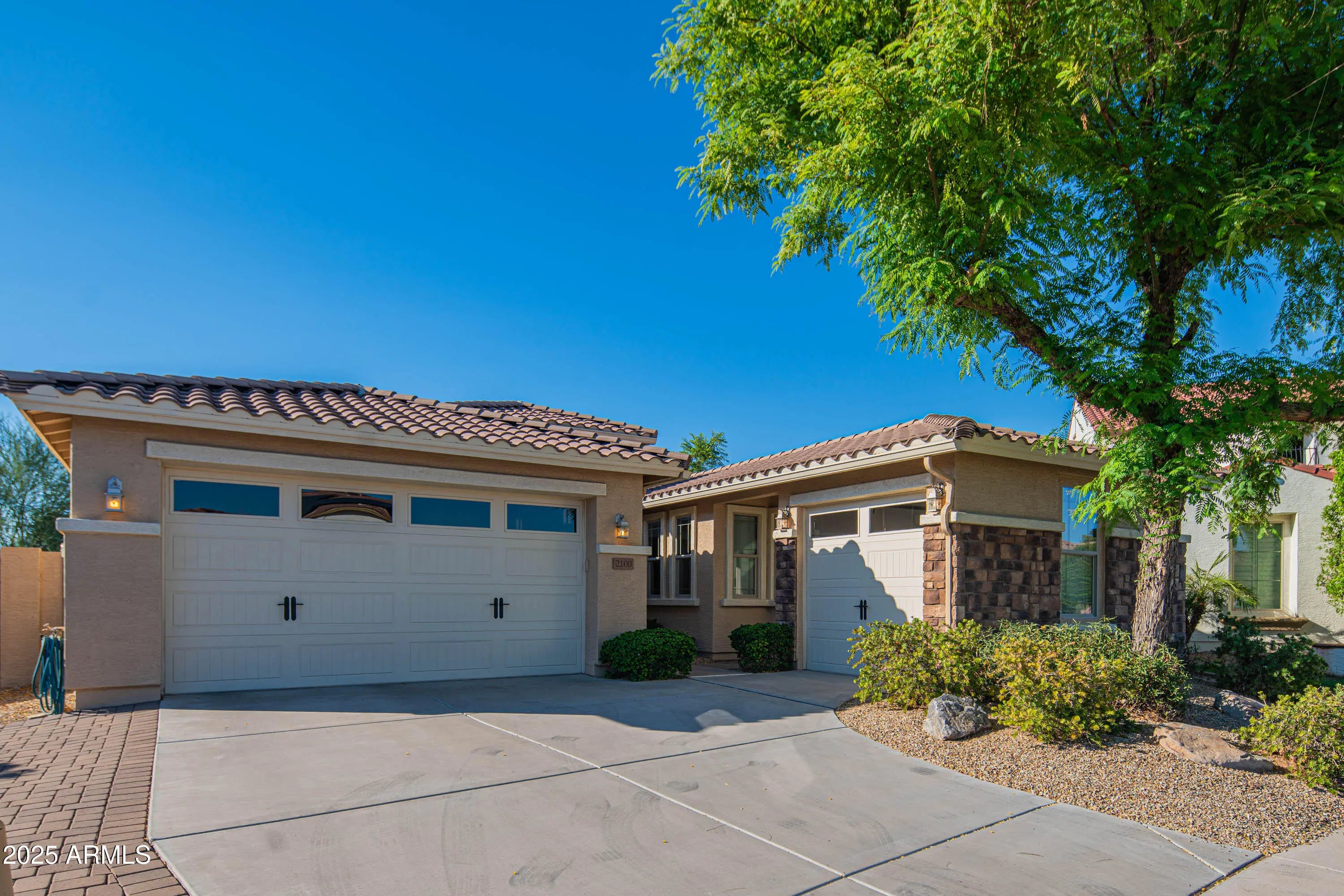 Photo of Listing #6923489