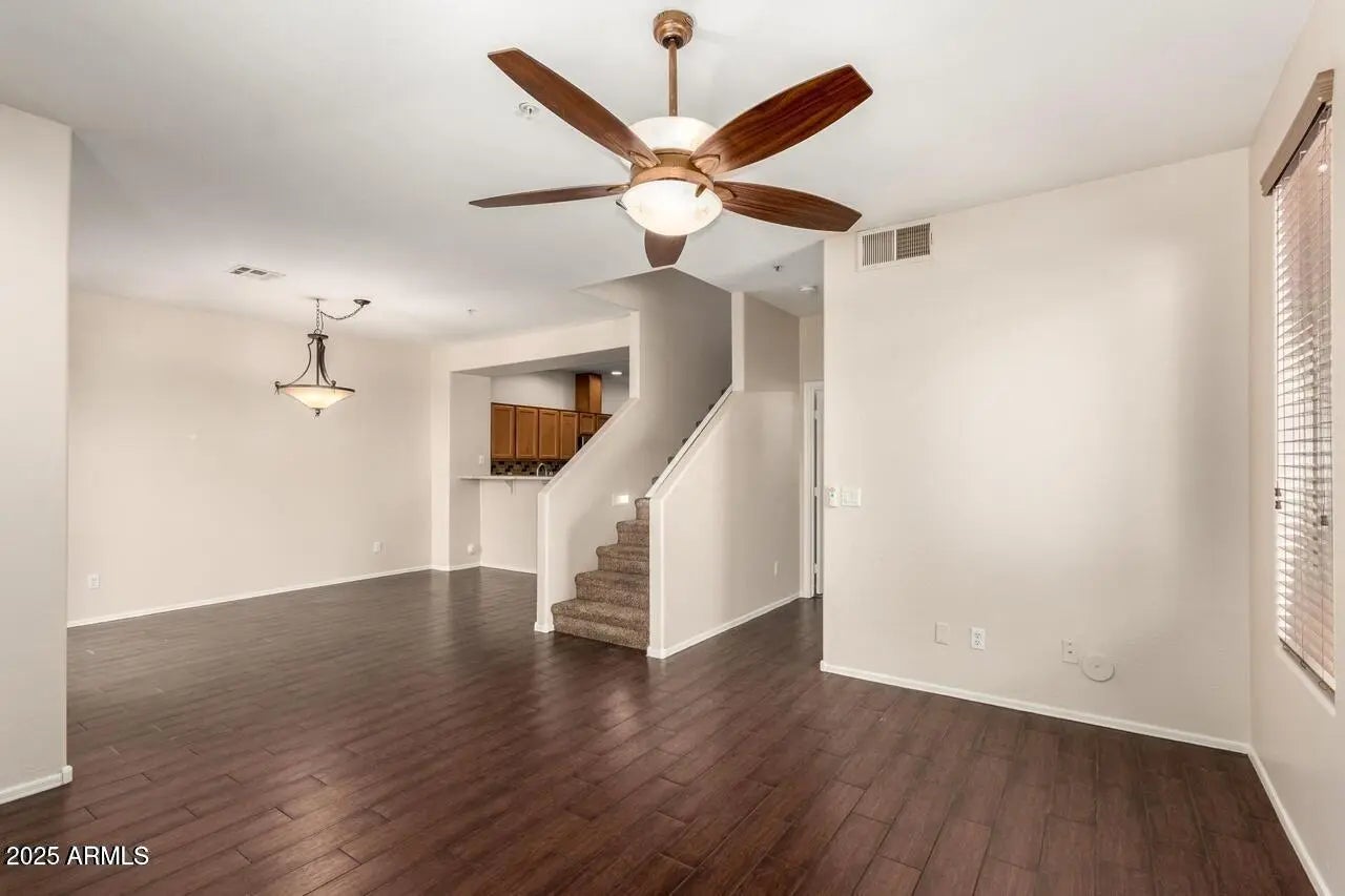 Photo of Listing #6919107