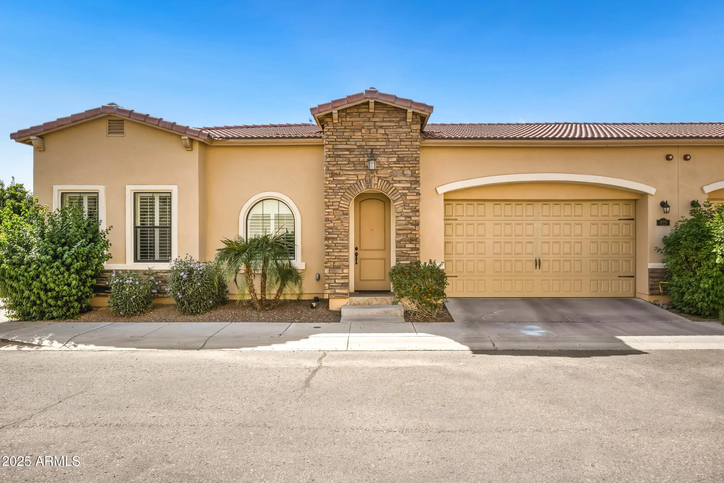 Photo of Listing #6919733