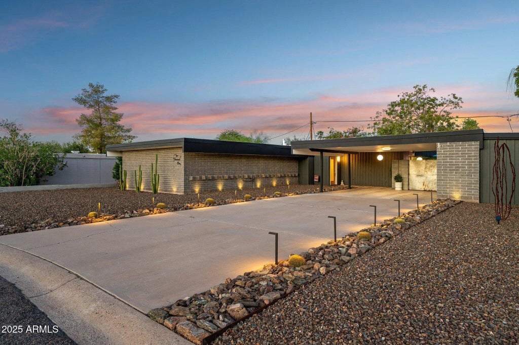 10001 N 33rd Place, Phoenix