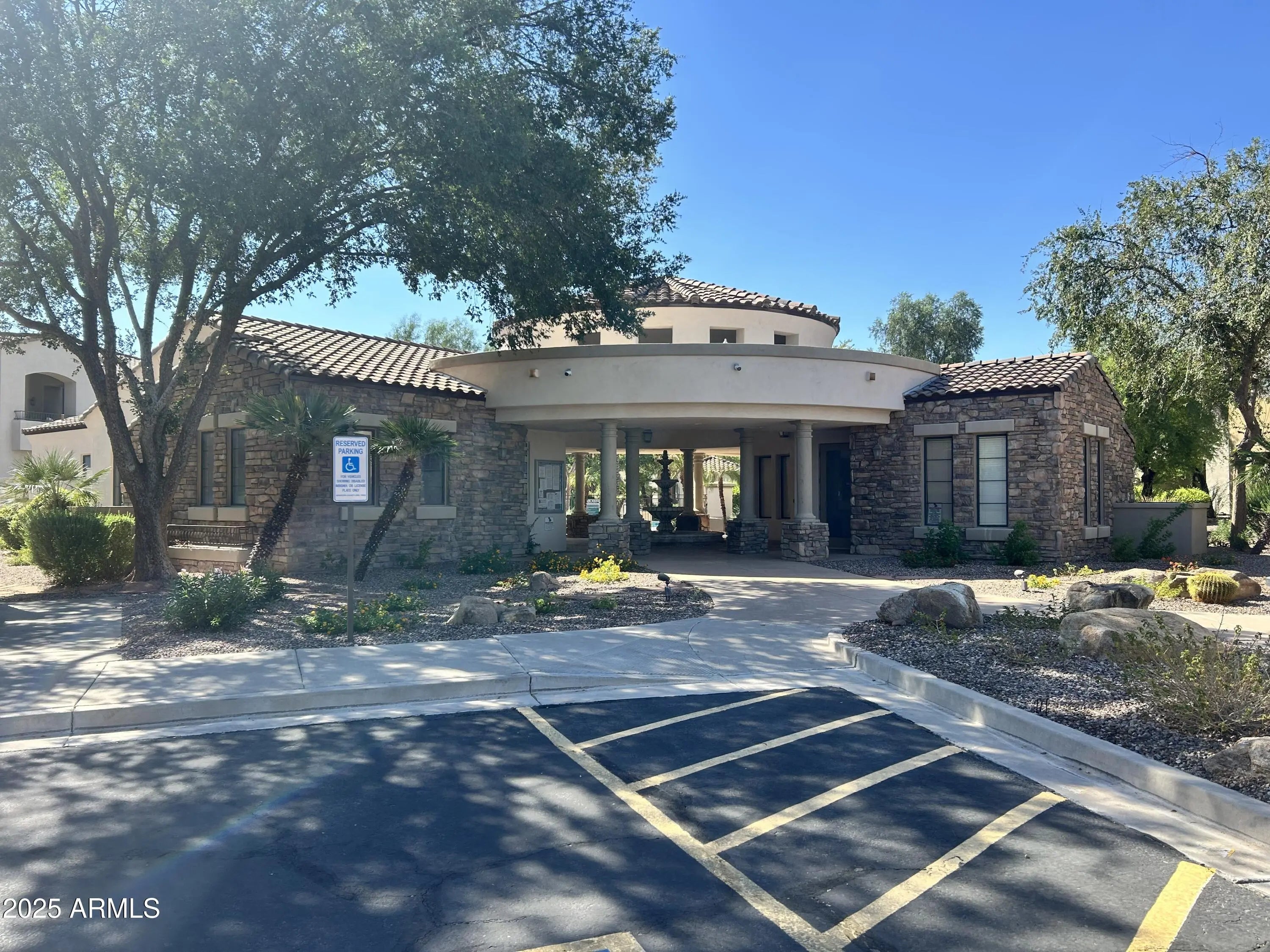 Photo of Listing #6919953