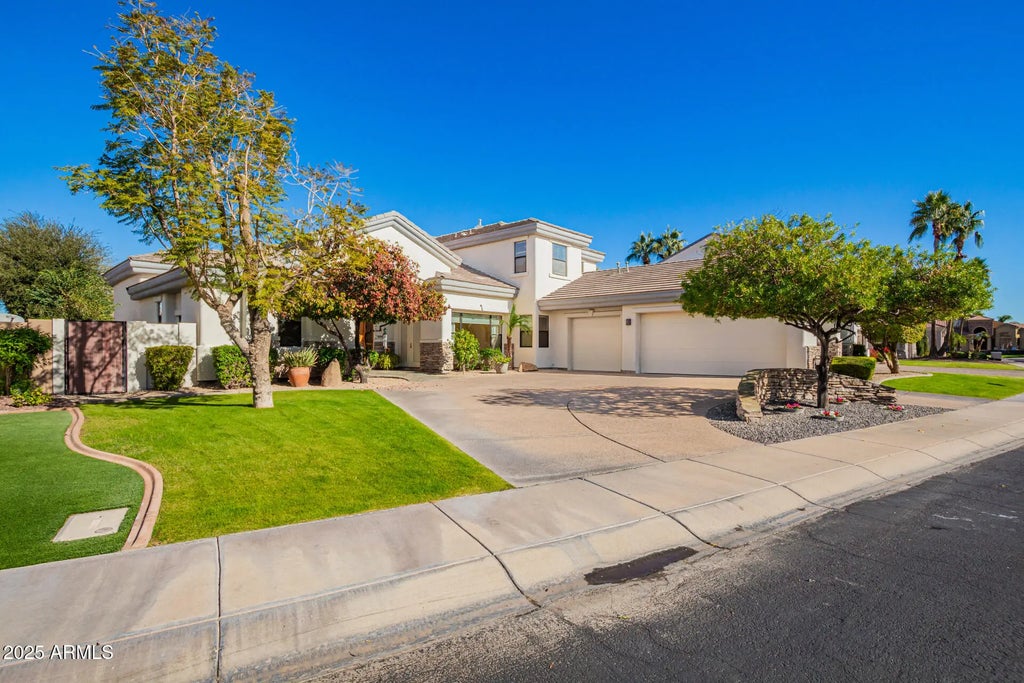 652 W Aster Court, Chandler