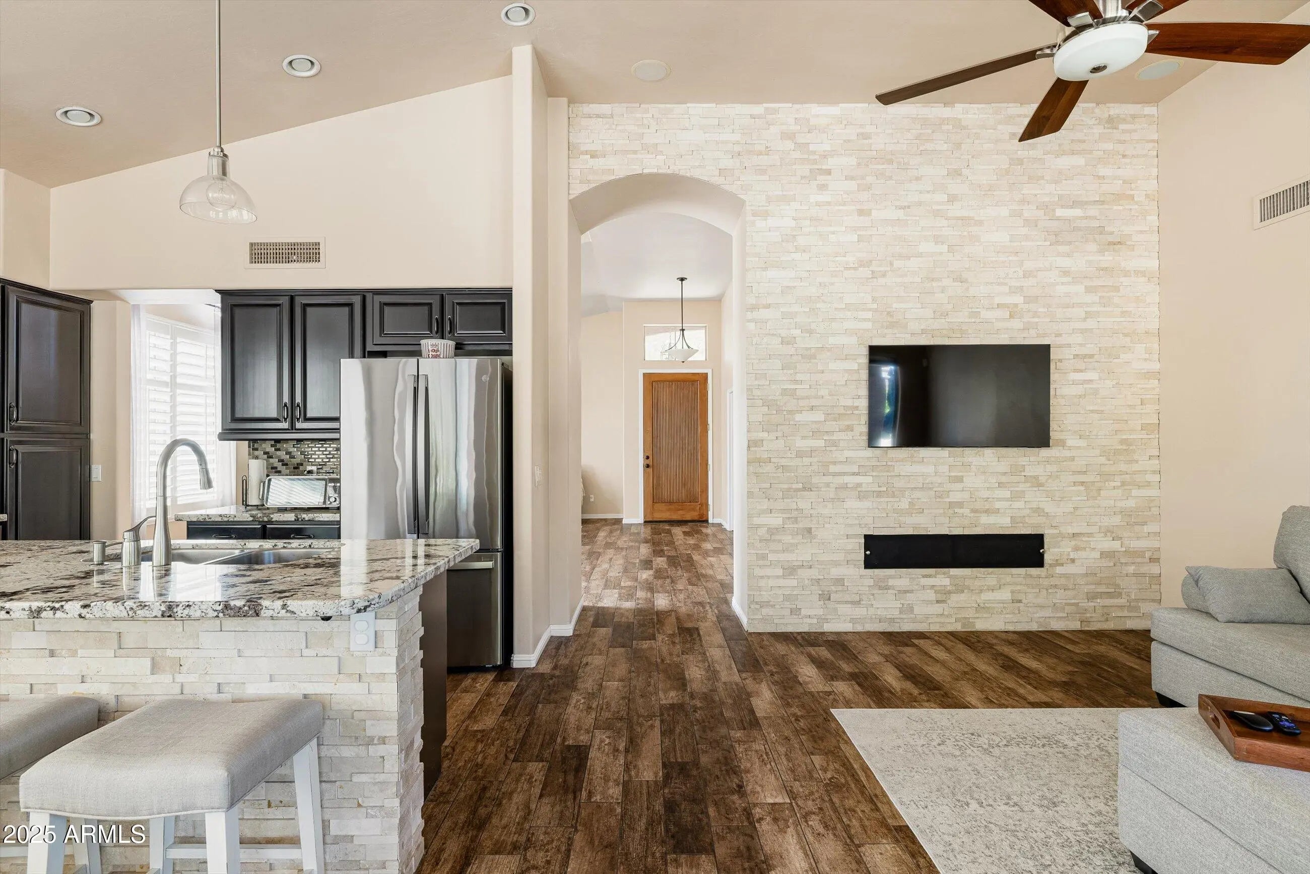 Photo of Listing #6920979