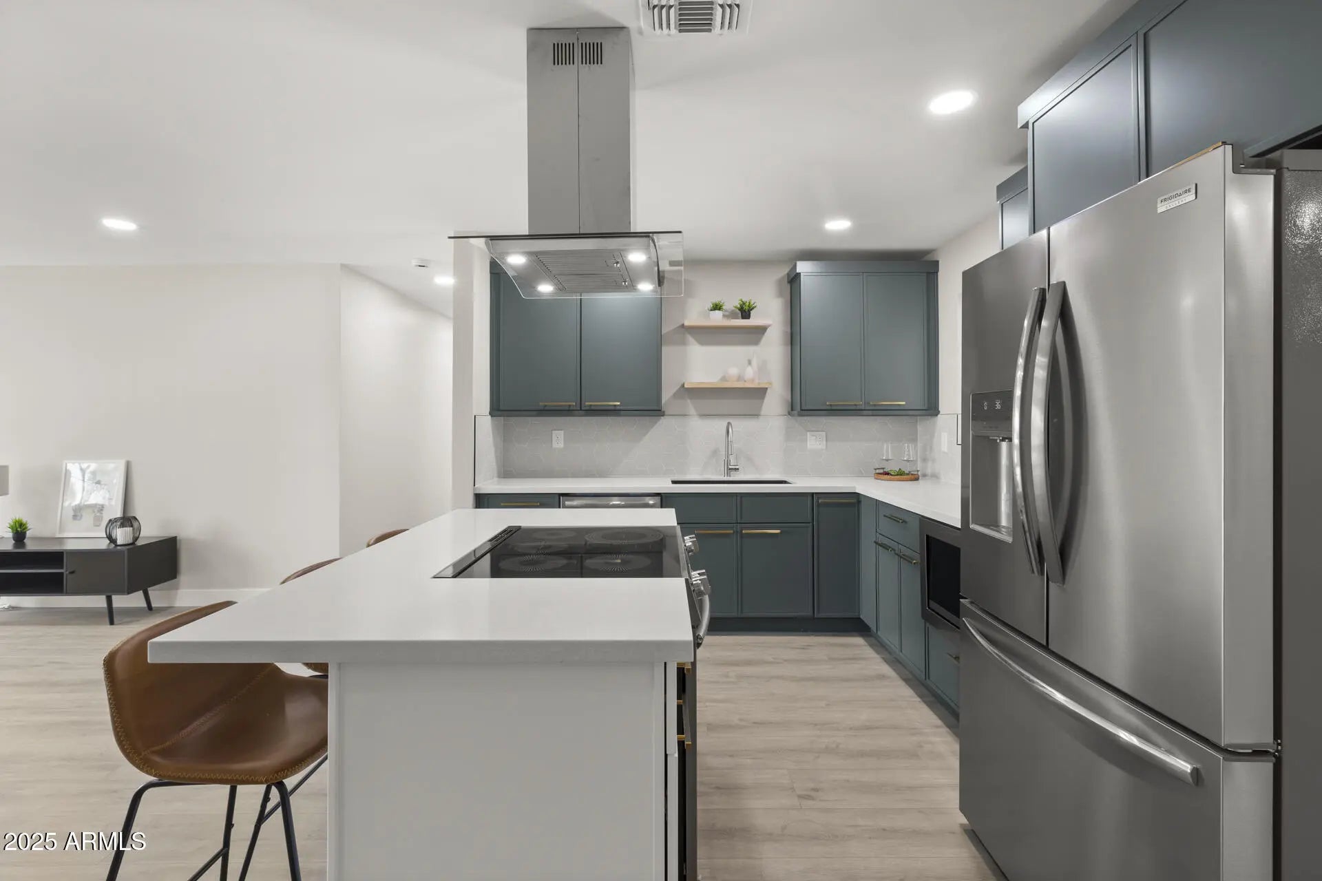 Photo of Listing #6927843