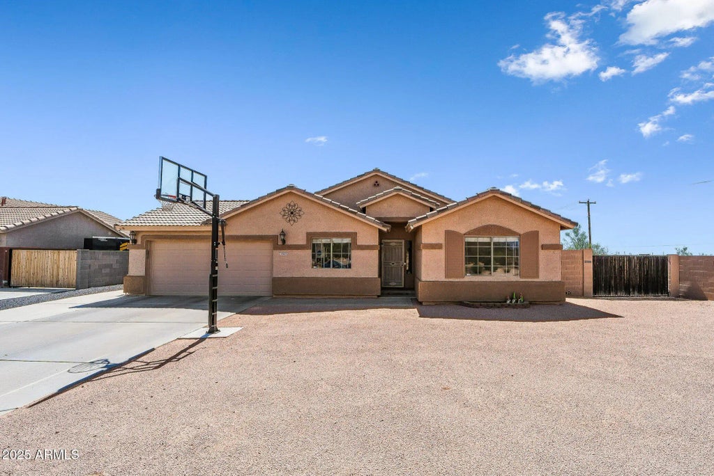 7605 E Des Moines Circle, Mesa