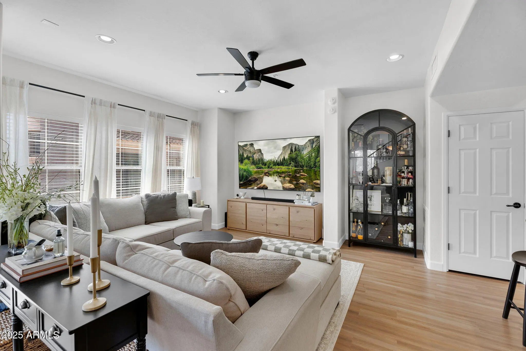 Photo of Listing #6925333