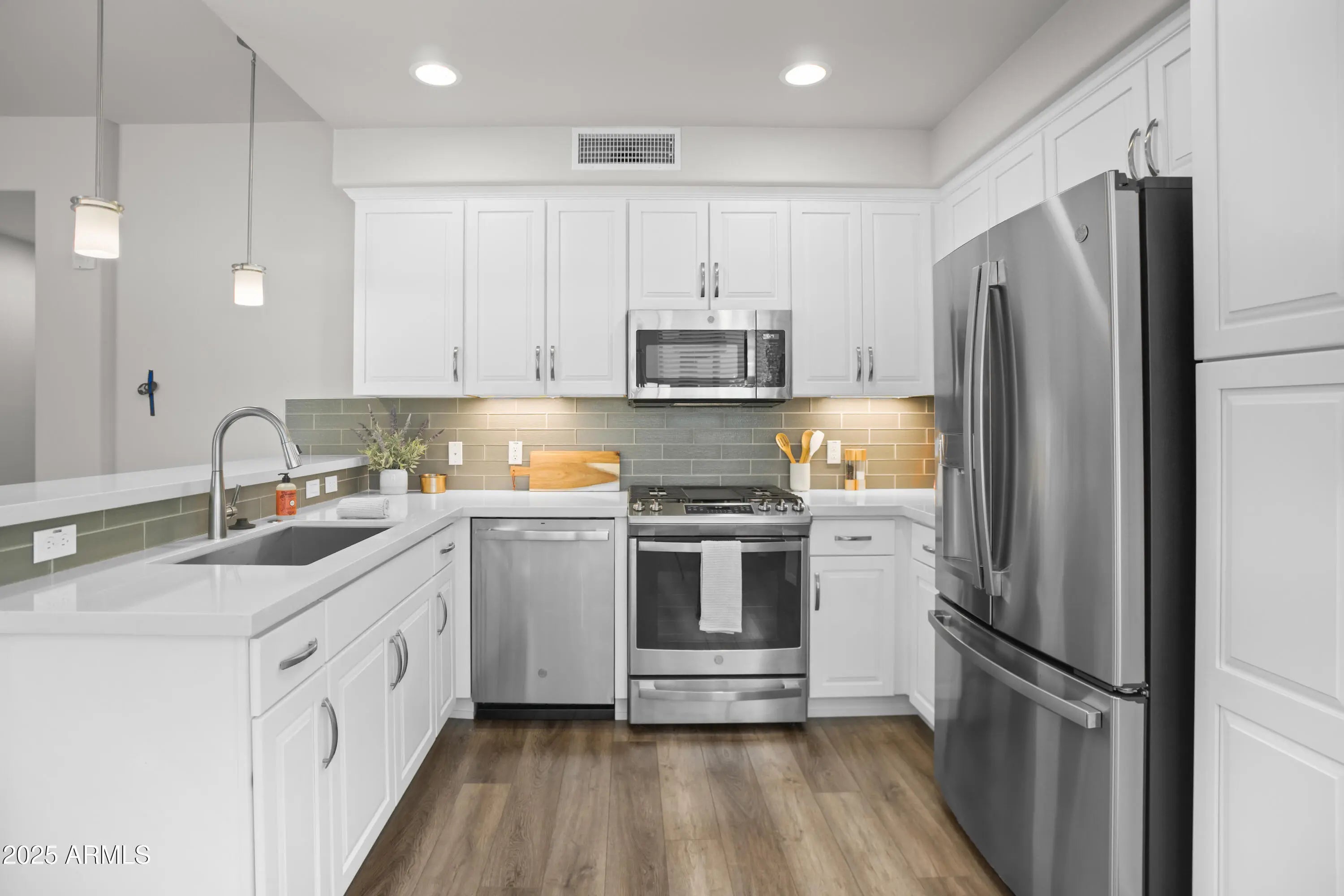 Photo of Listing #6927391