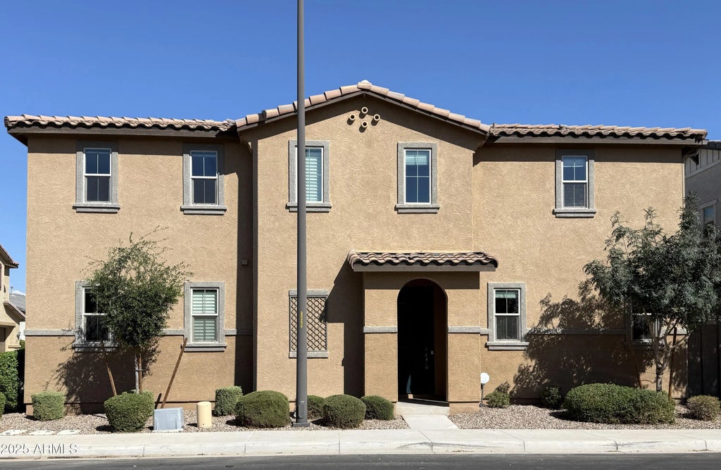 1527 S Loren Lane, Gilbert