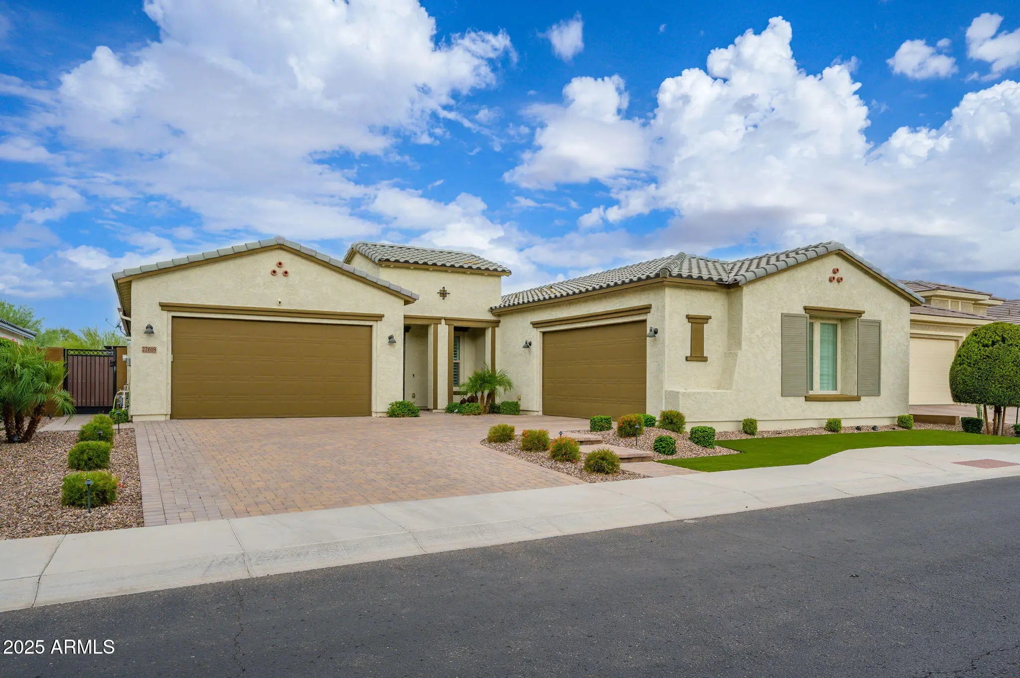 Photo of Listing #6923219