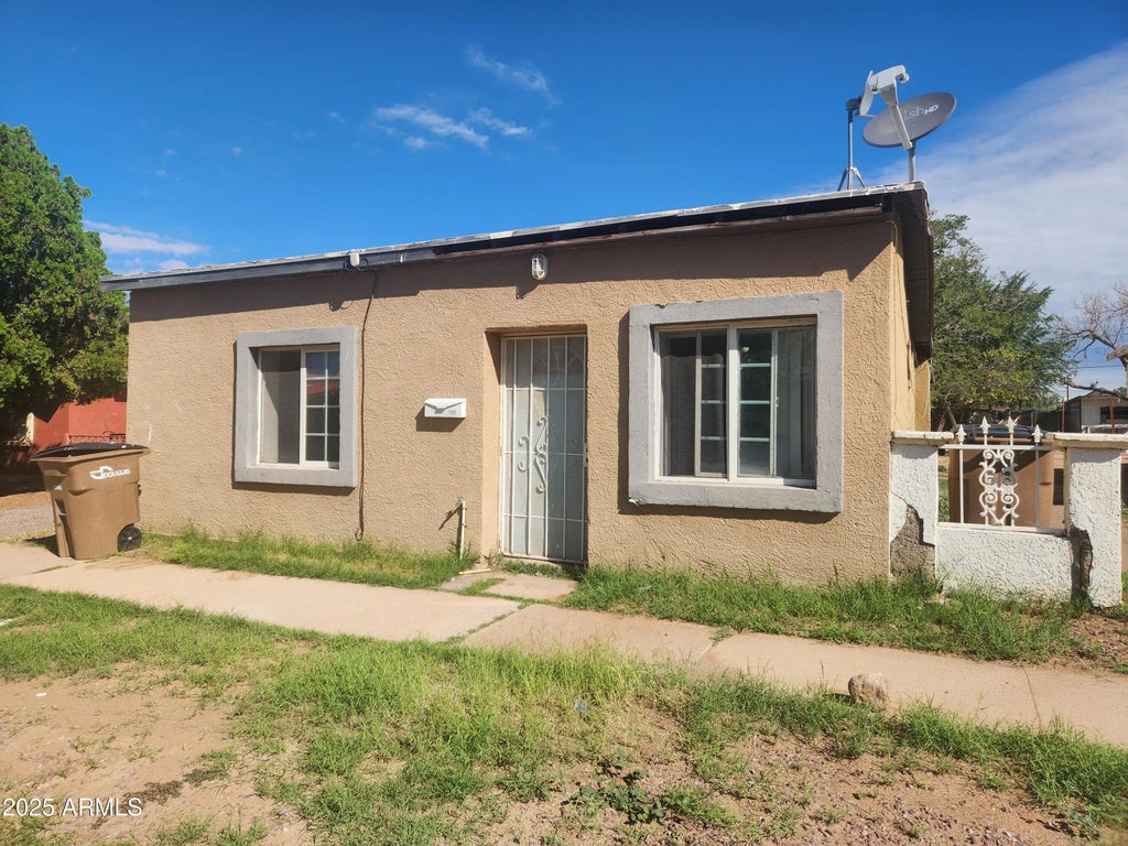 730 E 1st Street, Douglas
