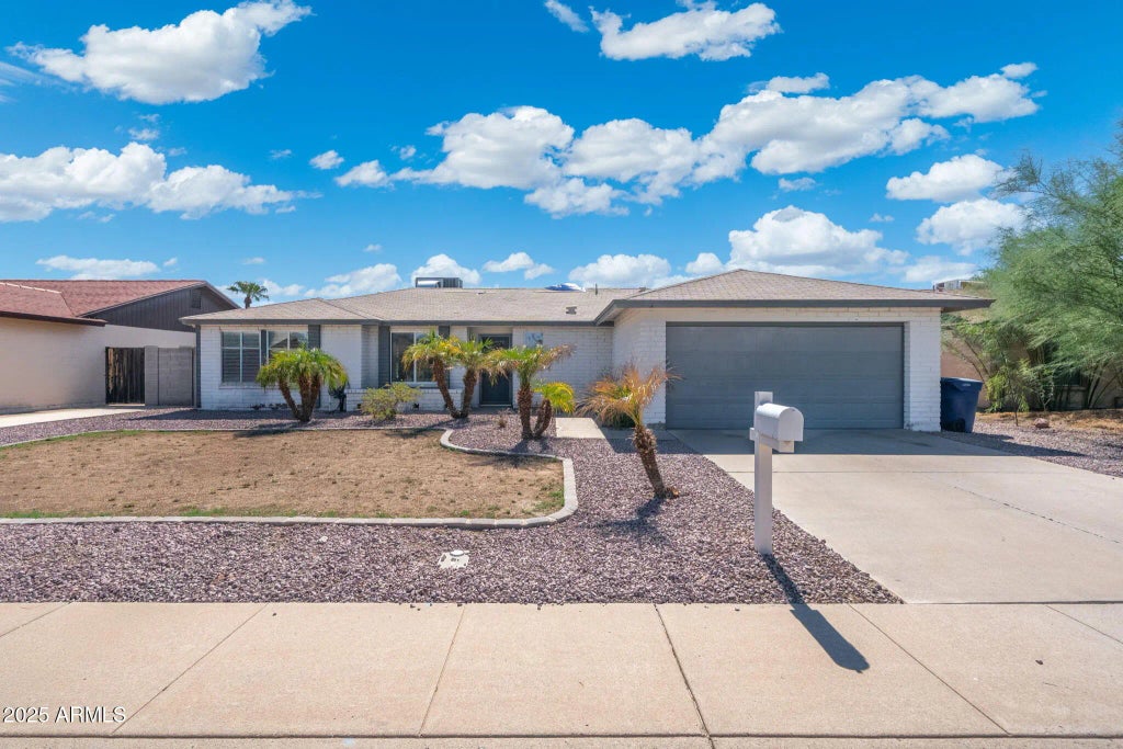 915 W Loughlin Drive, Chandler