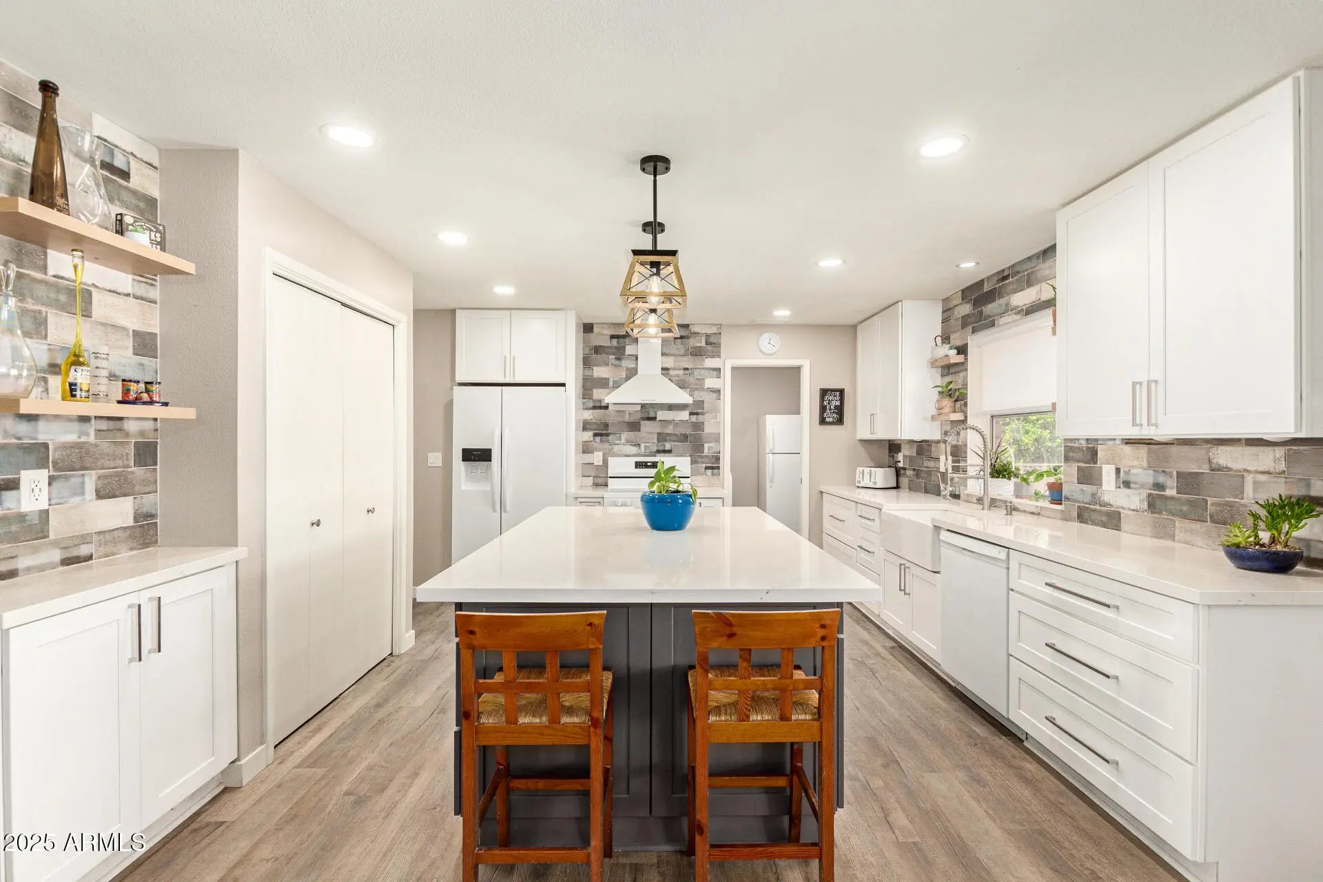 Photo of Listing #6924775