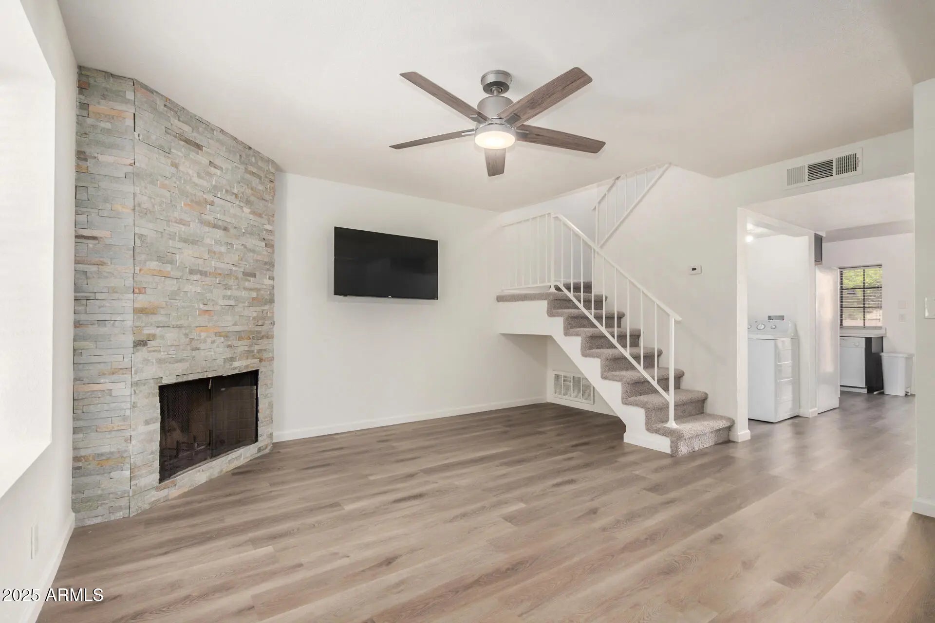 Photo of Listing #6923621