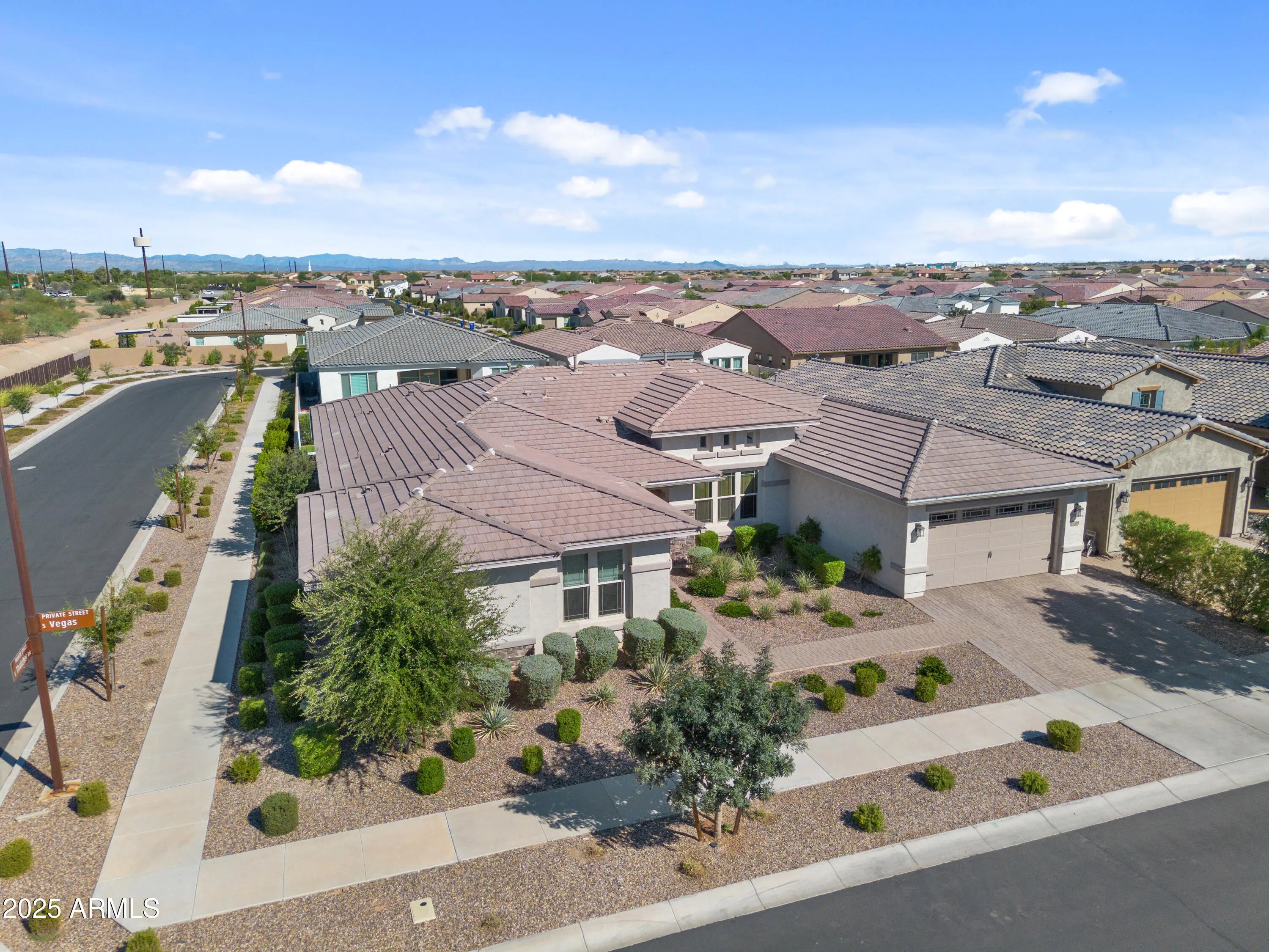 Photo of Listing #6924079