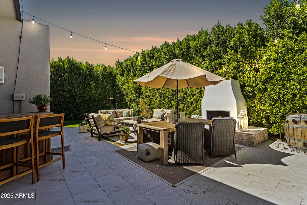 216 W Winged Foot Road, Phoenix