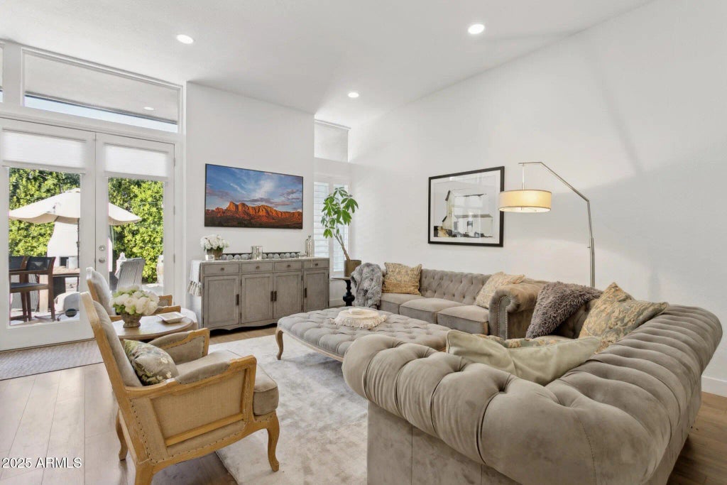 216 W Winged Foot Road, Phoenix