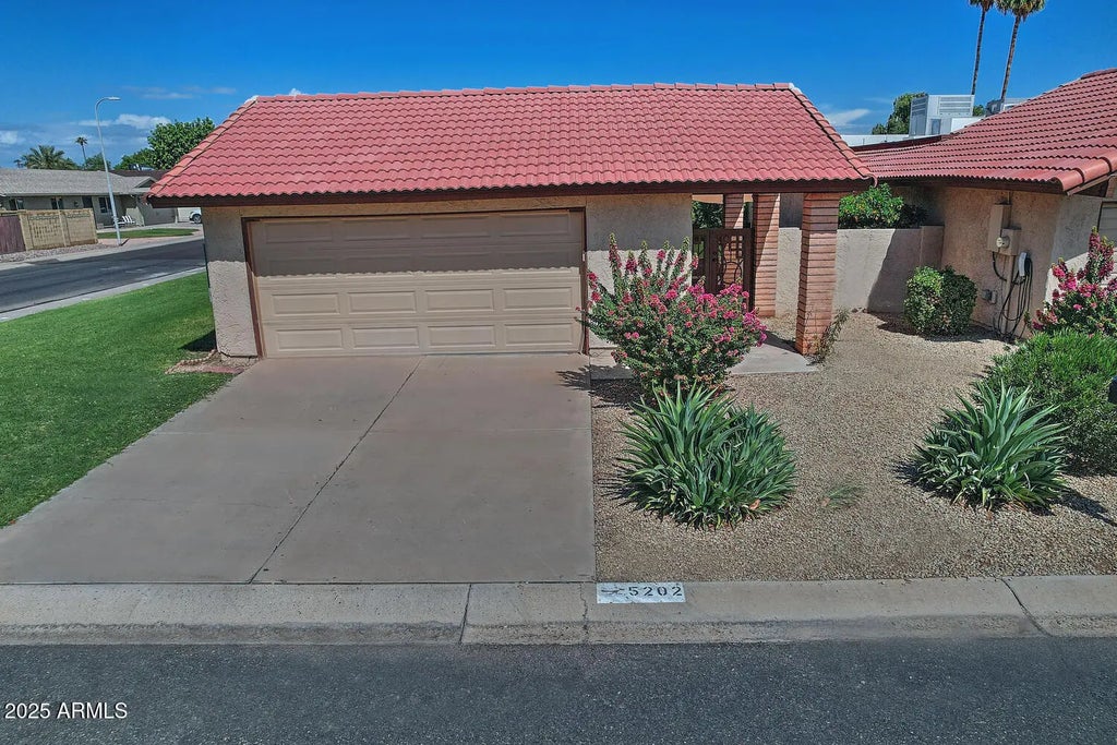 5202 E Tamblo Drive, Phoenix