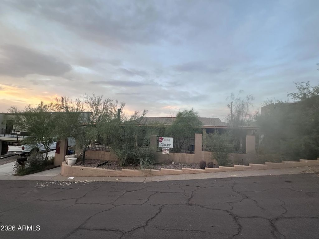 939 W Mercer Lane, Phoenix
