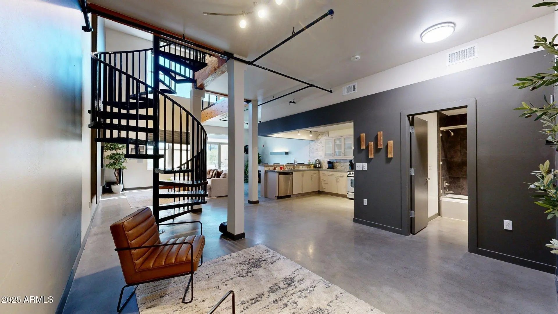 Photo of Listing #6930124