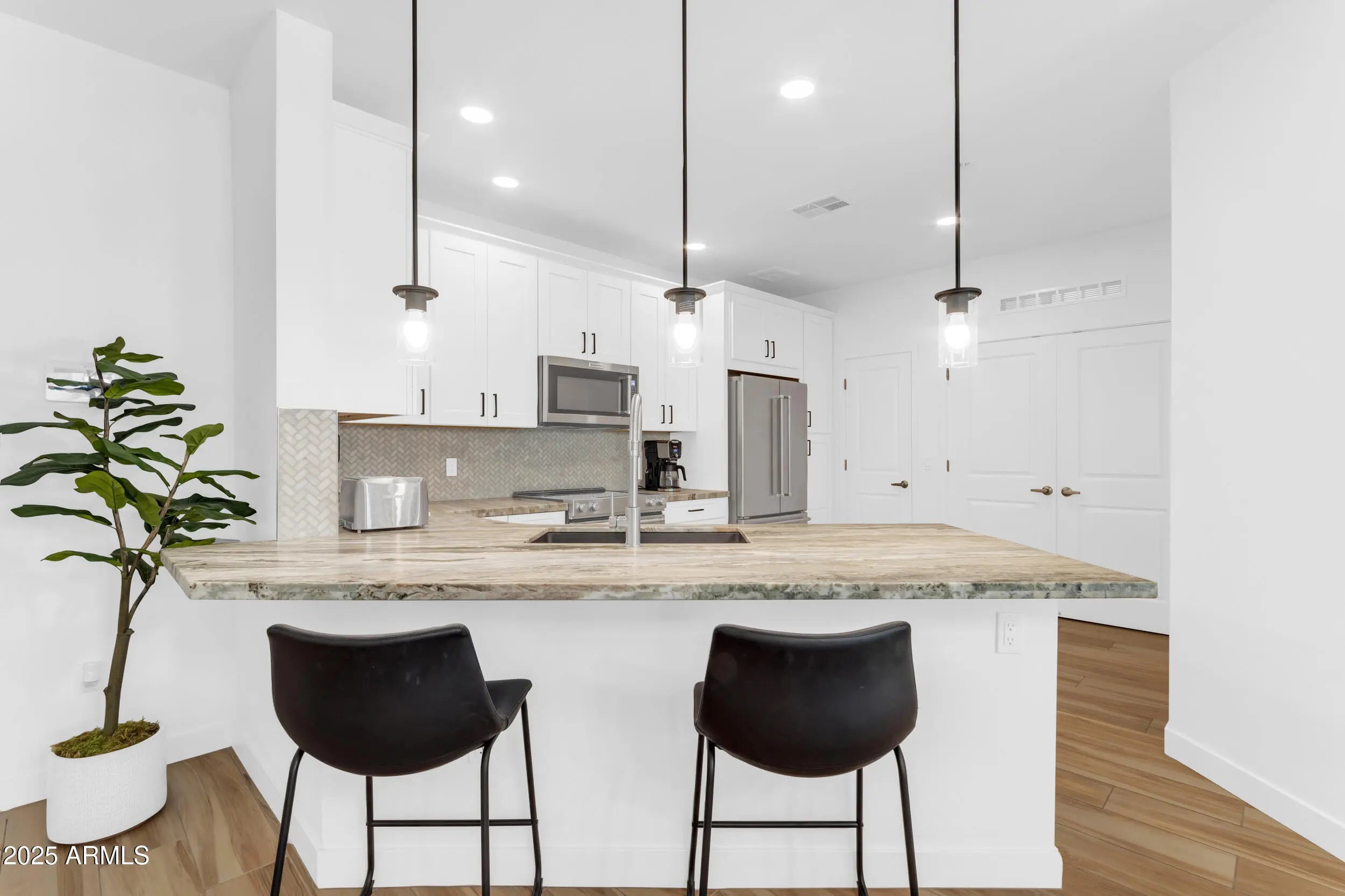 Photo of Listing #6925202