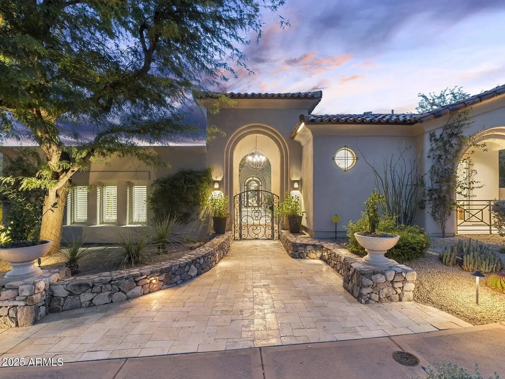 9290 E Thompson Peak Parkway (unit 142), Scottsdale