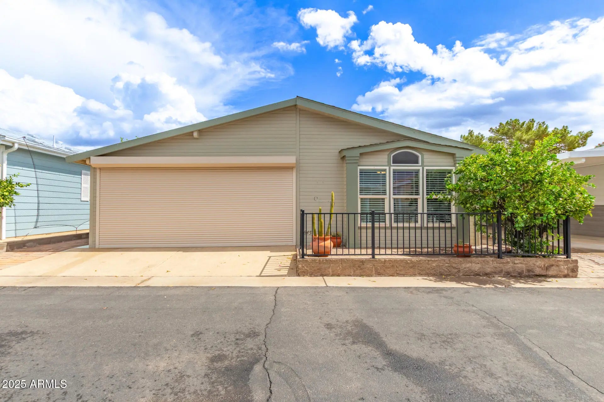 Photo of Listing #6924329