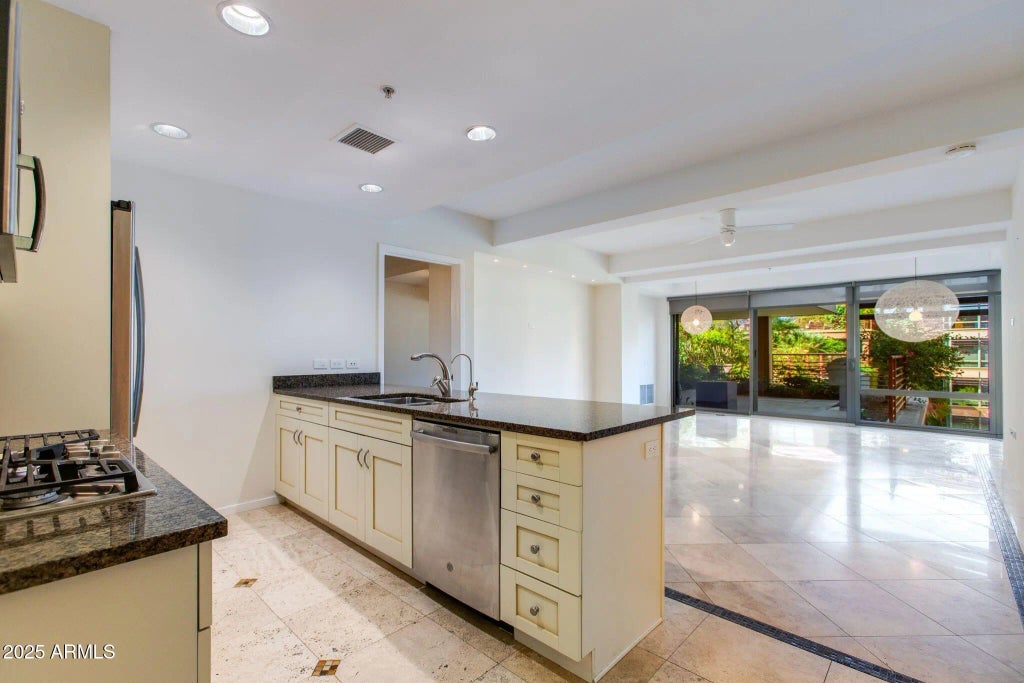 7167 E Rancho Vista Drive (unit 5004), Scottsdale