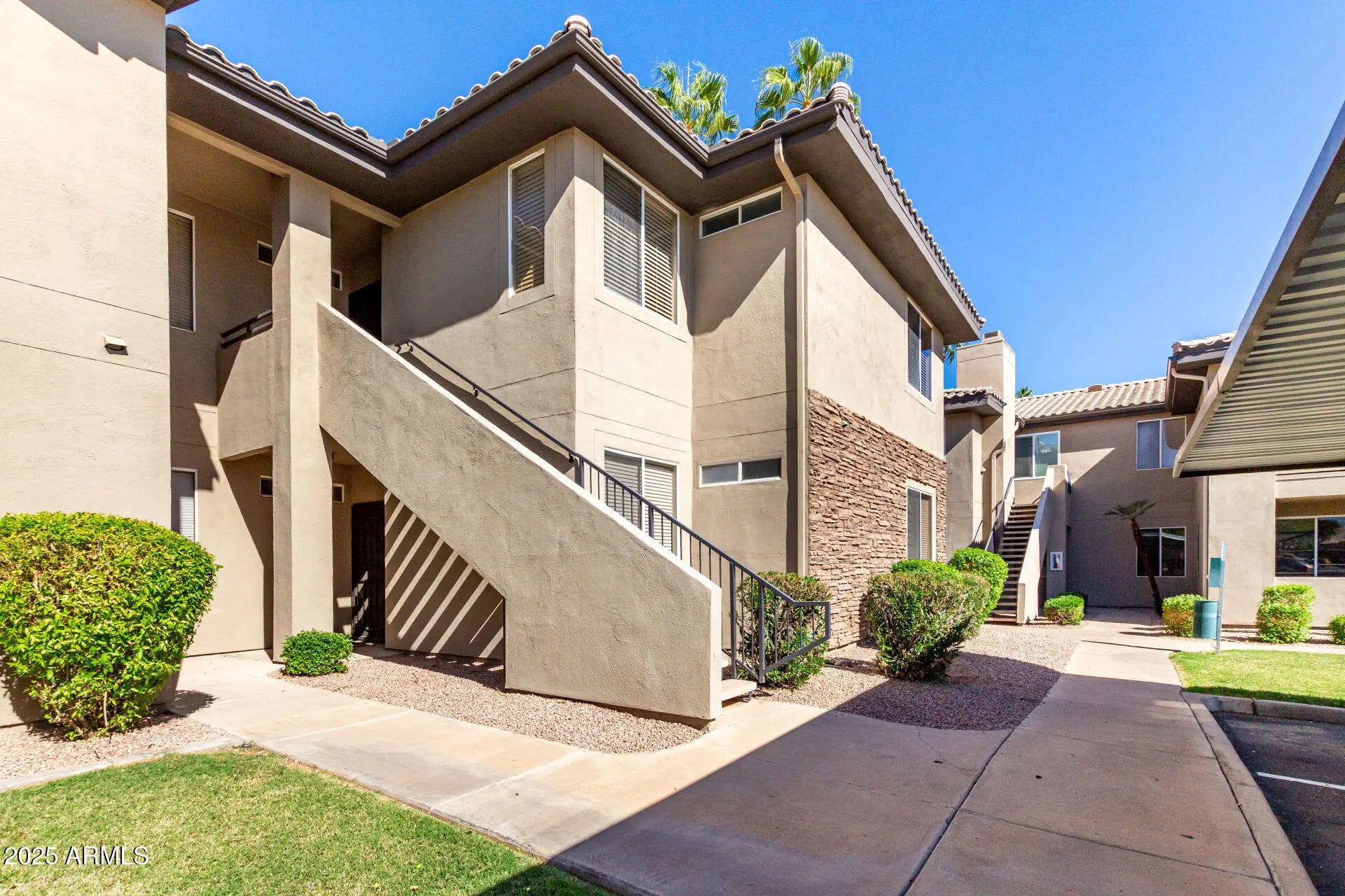 Photo of Listing #6930302