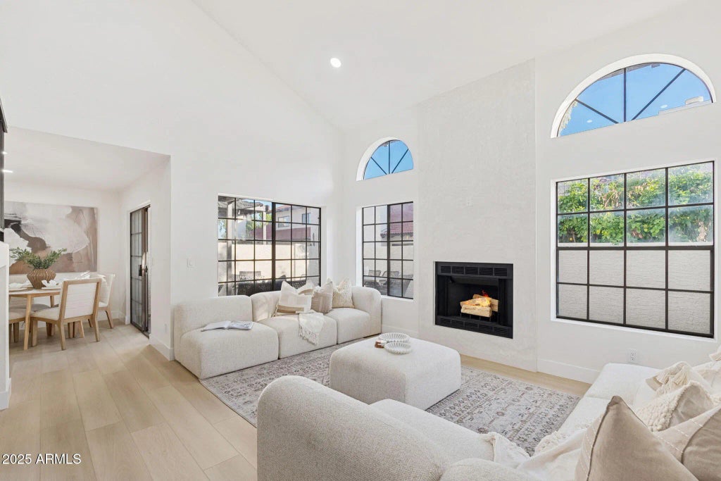 11011 N 92nd Street (unit 1106), Scottsdale