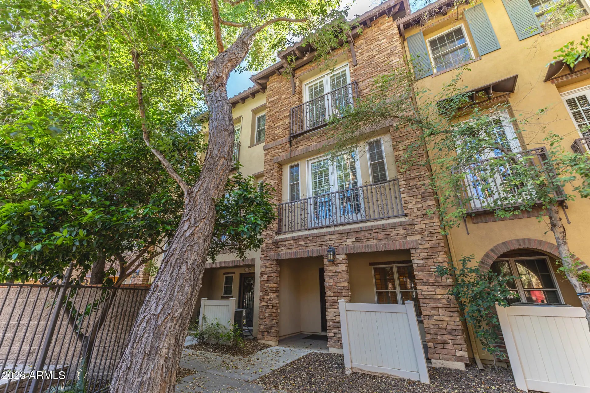 Photo of Listing #6927285