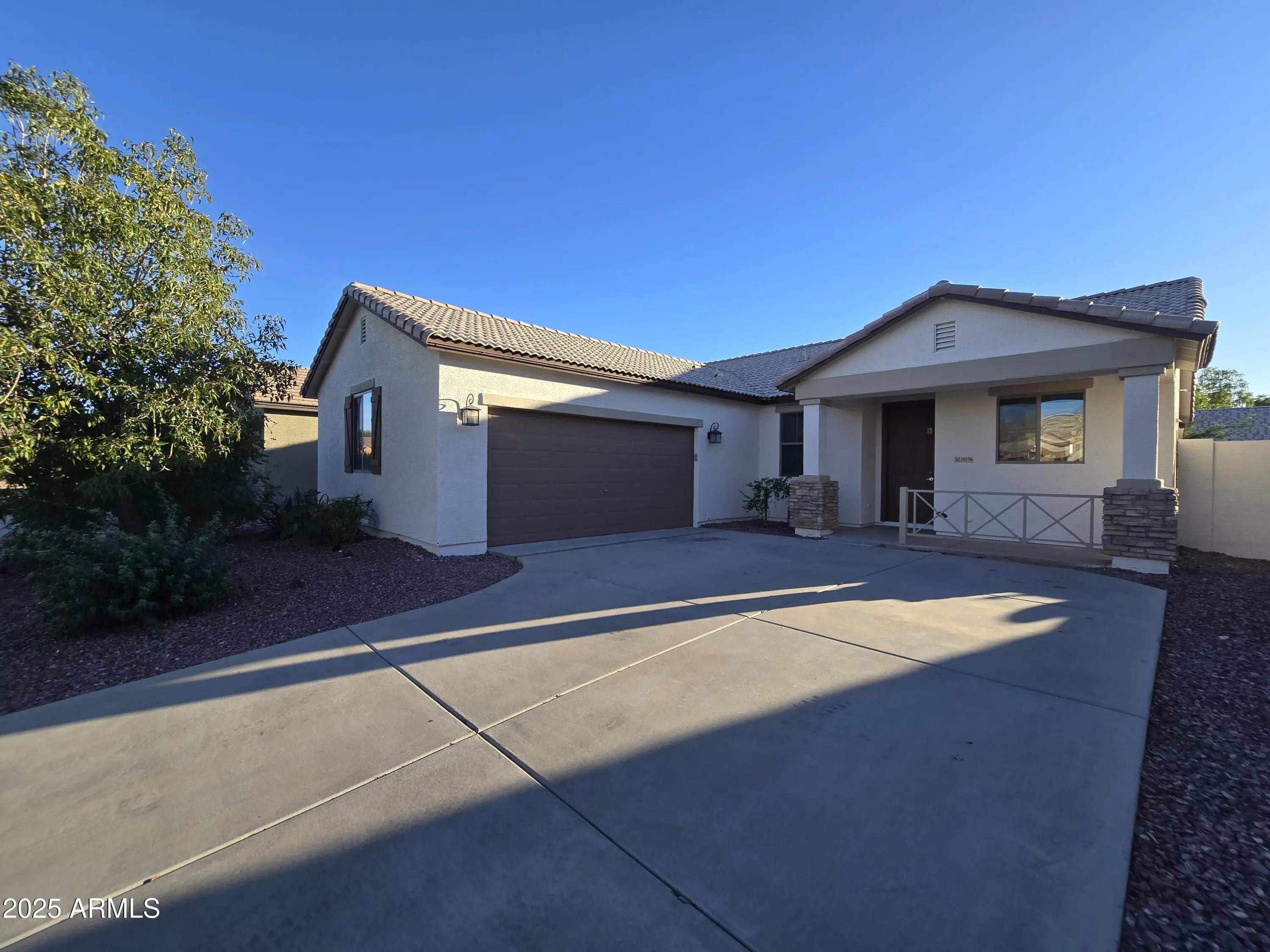 Photo of Listing #6926272