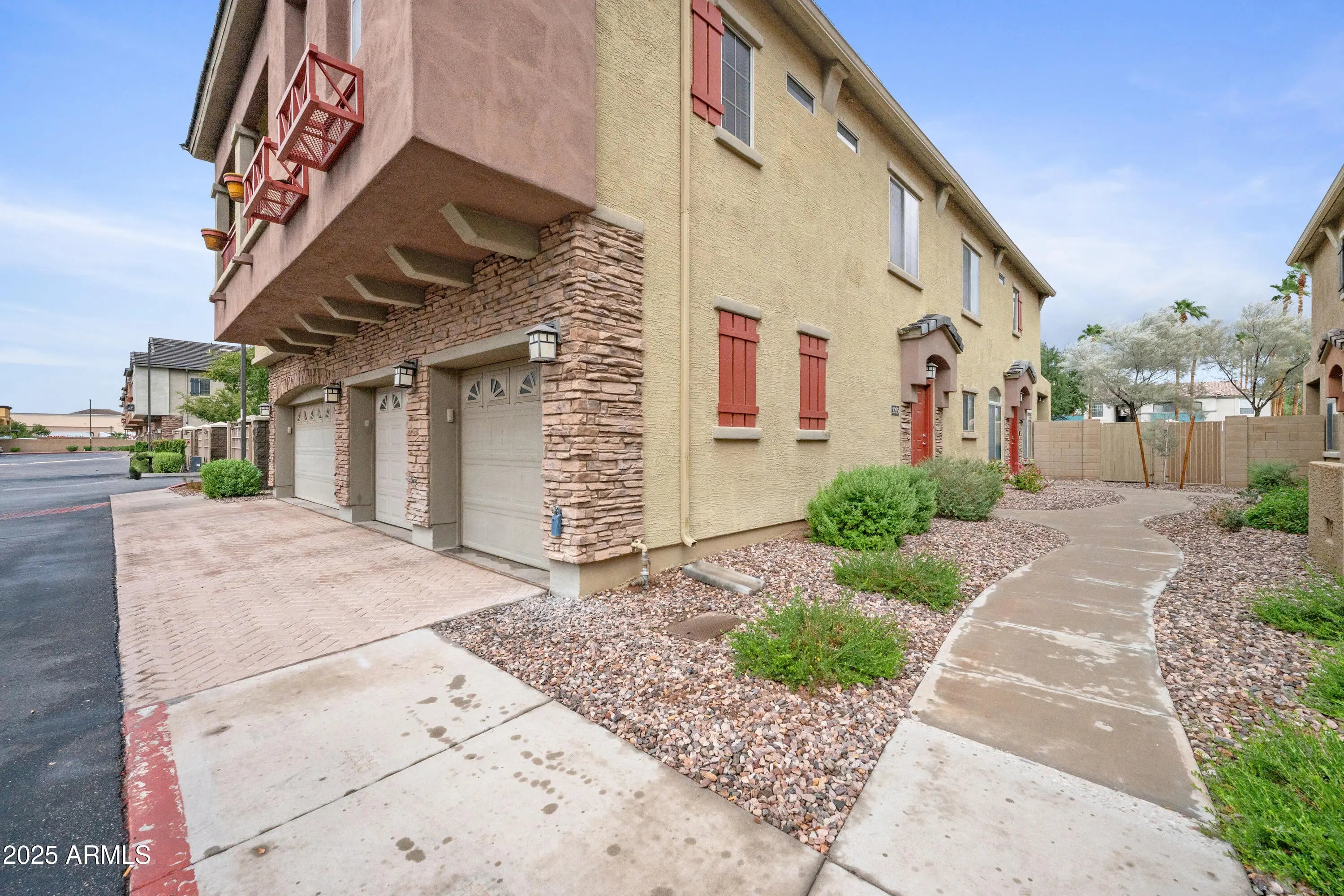 Photo of Listing #6925972