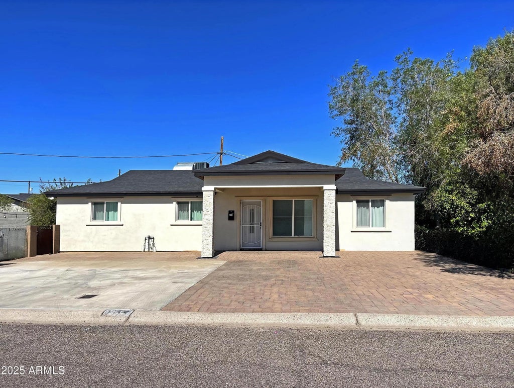 1245 N Oakleaf Drive, Phoenix