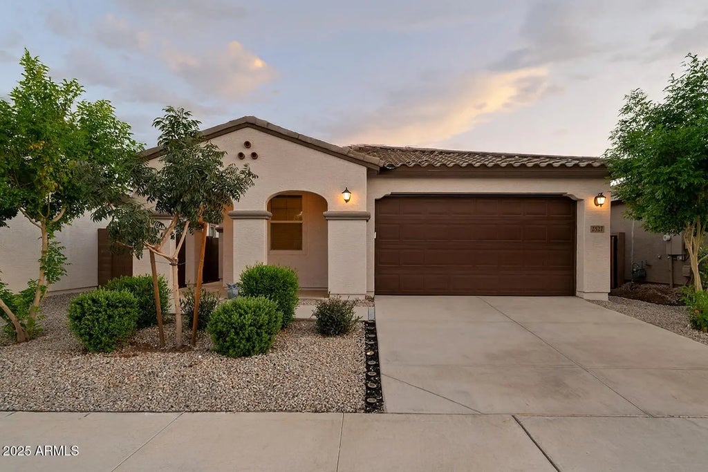 2527 W Hidalgo Avenue, Phoenix