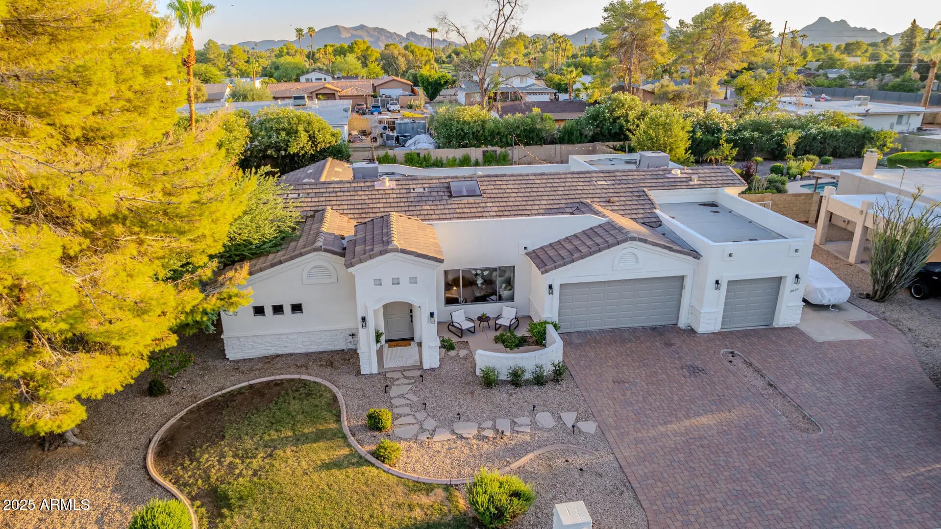 Photo of Listing #6927377