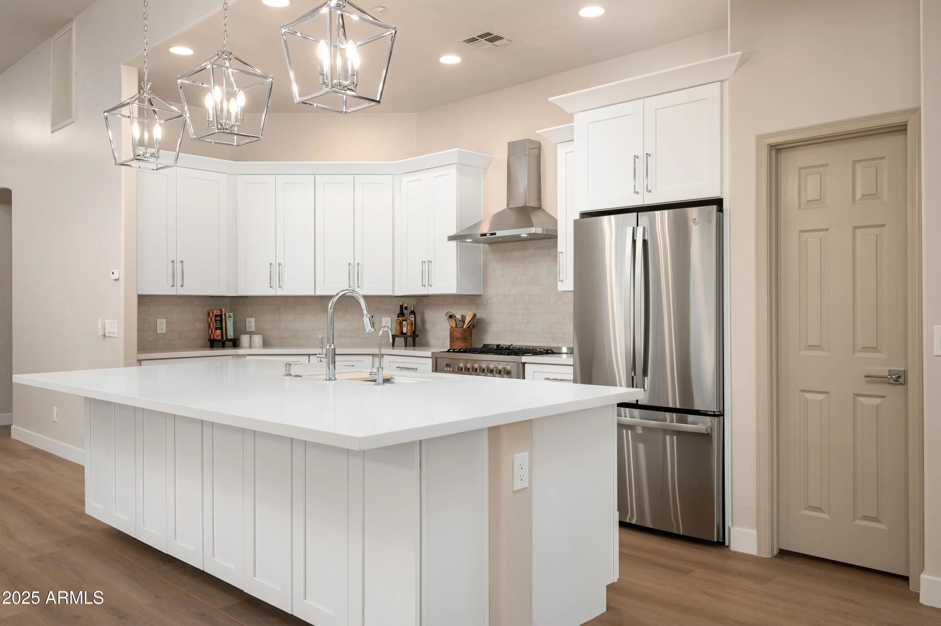 Photo of Listing #6927209