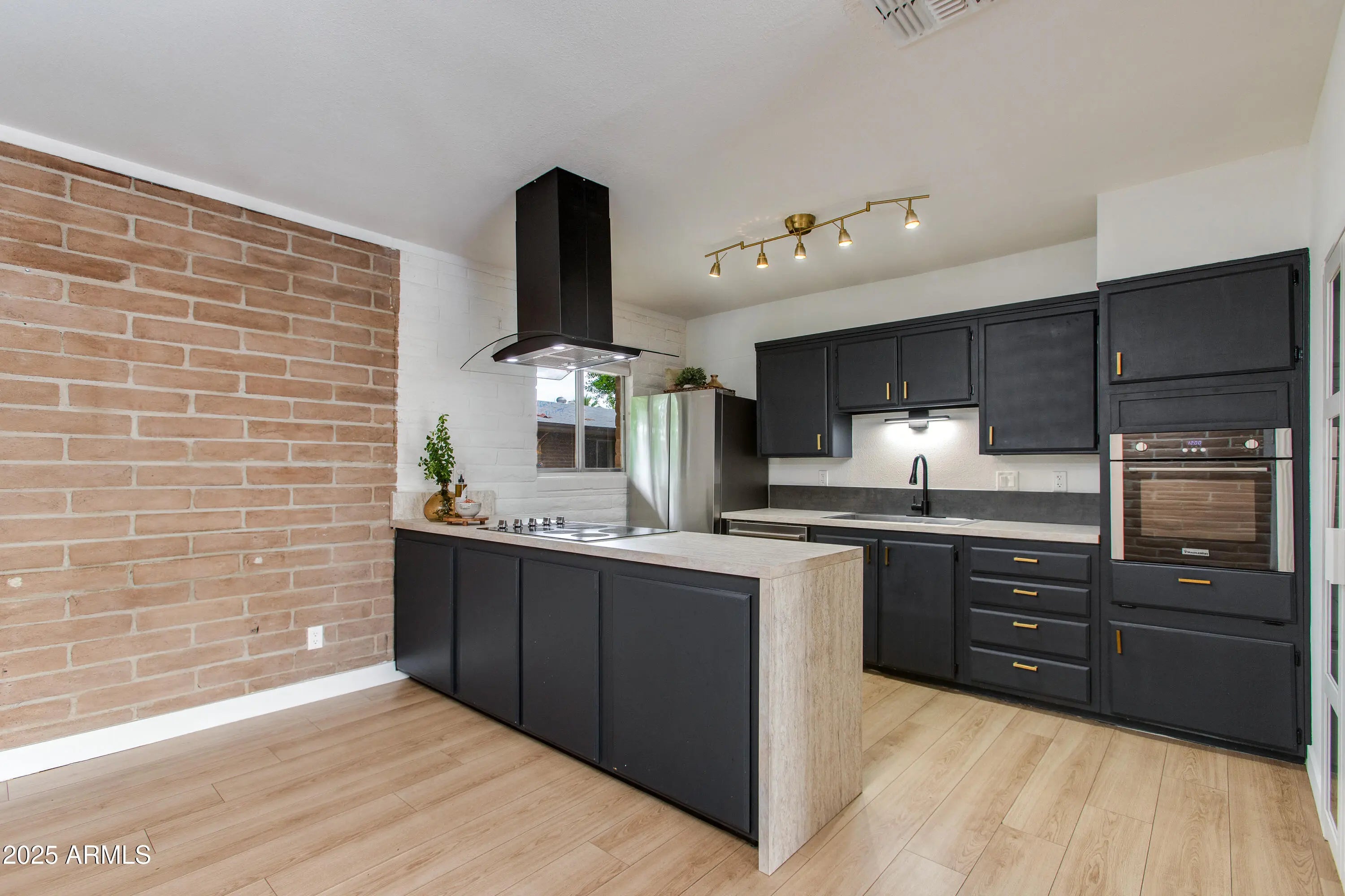 Photo of Listing #6927717