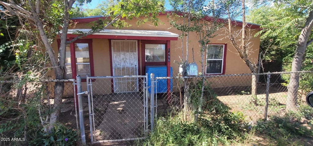 1496 N Dolores Avenue, Douglas