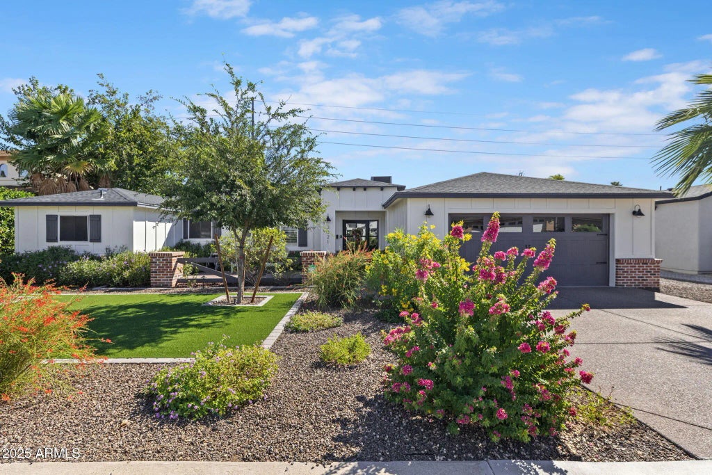 3021 N 47th Place, Phoenix