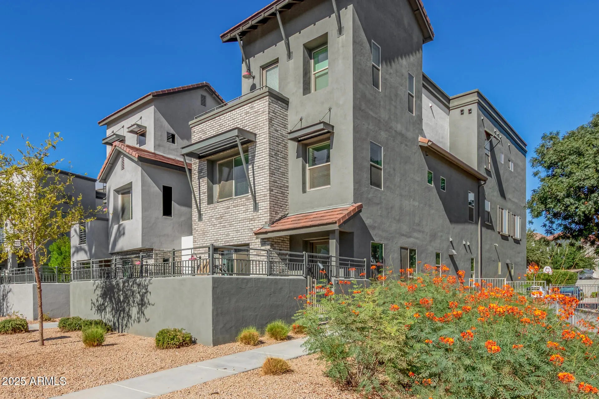 Photo of Listing #6928951