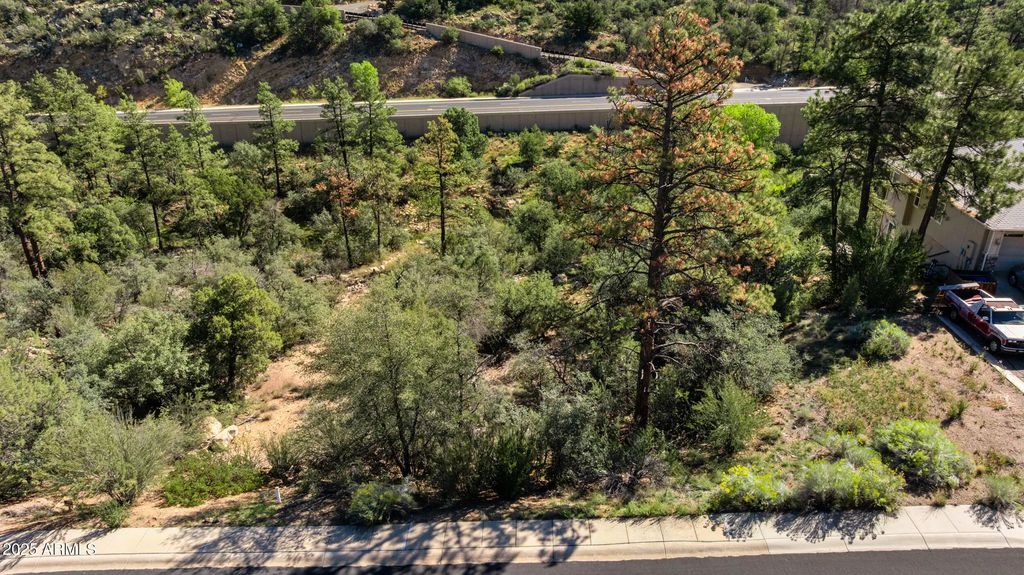 2225 Le Loup Drive (unit 13), Prescott