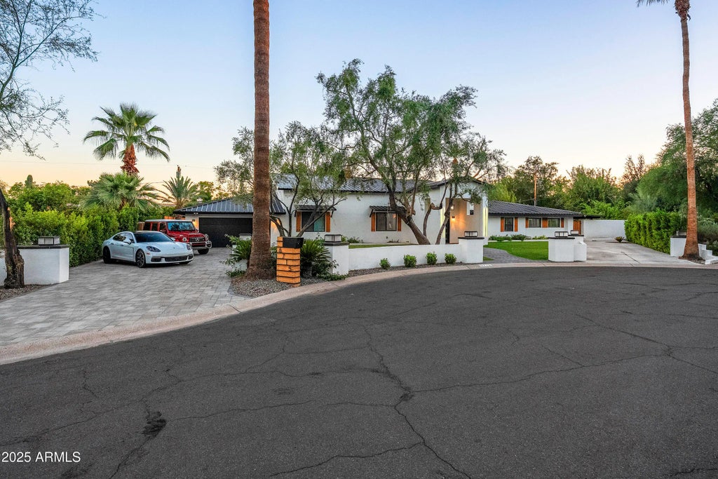 6715 E Montecito Avenue, Scottsdale