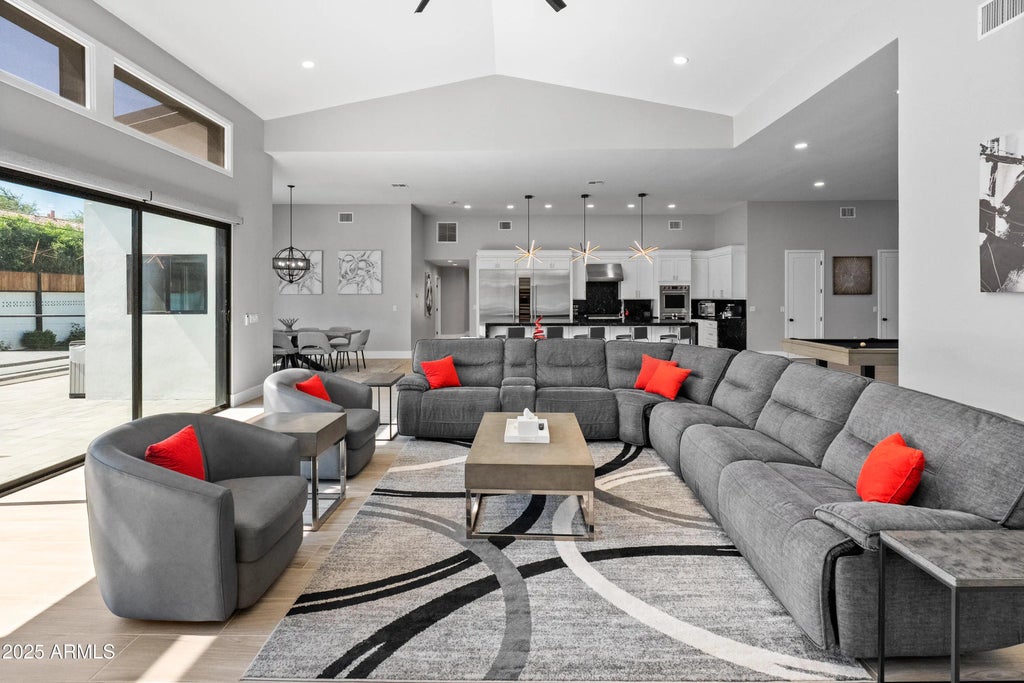 6715 E Montecito Avenue, Scottsdale